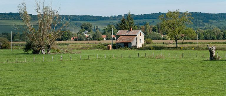Vue arrière du site d'écluse. © Pierre-Marie Barbe-Richaud / Région Bourgogne-Franche-Comté, Inventaire du patrimoine - 2011