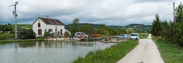 Vue du site d'écluse depuis l'amont. © Pierre-Marie Barbe-Richaud / Région Bourgogne-Franche-Comté, Inventaire du patrimoine - 2011