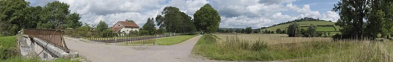 Vue d'ensemble du site d'écluse, pris de l'aval. Le château de Châteauneuf en arrière-plan. © Thierry Kuntz / Région Bourgogne-Franche-Comté, Inventaire du patrimoine - 2012