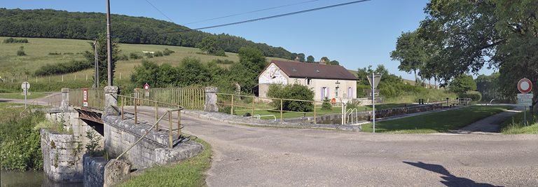 Site d'écluse vu d 'aval. © Thierry Kuntz / Région Bourgogne-Franche-Comté, Inventaire du patrimoine - 2012