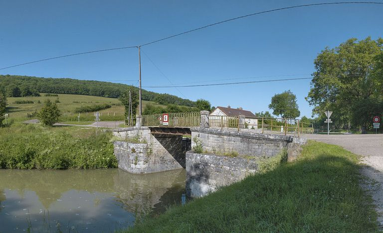 Pont vu d'aval. © Thierry Kuntz / Région Bourgogne-Franche-Comté, Inventaire du patrimoine - 2012