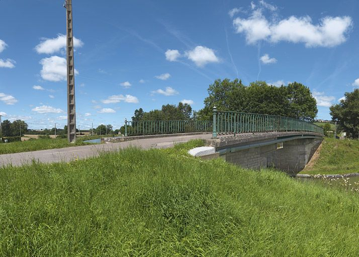 Le pont routier vu d'aval. © Thierry Kuntz / Région Bourgogne-Franche-Comté, Inventaire du patrimoine - 2012