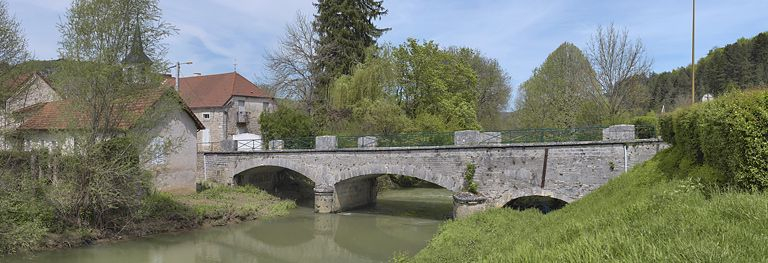 Pont en pierre sur l'Ouche. © Thierry Kuntz / Région Bourgogne-Franche-Comté, Inventaire du patrimoine - 2012