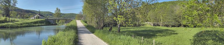 Le pont isolé sur canal à gauche, autre pont isolé sur l'Ouche à droite. © Thierry Kuntz / Région Bourgogne-Franche-Comté, Inventaire du patrimoine - 2012