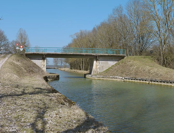Vue d'ensemble du pont. © Thierry Kuntz / Région Bourgogne-Franche-Comté, Inventaire du patrimoine - 2012