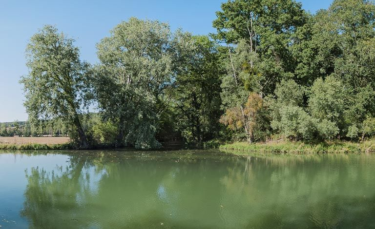 Chenal d'accès au port des Forges. © Pierre-Marie Barbe-Richaud / Région Bourgogne-Franche-Comté, Inventaire du patrimoine - 2012