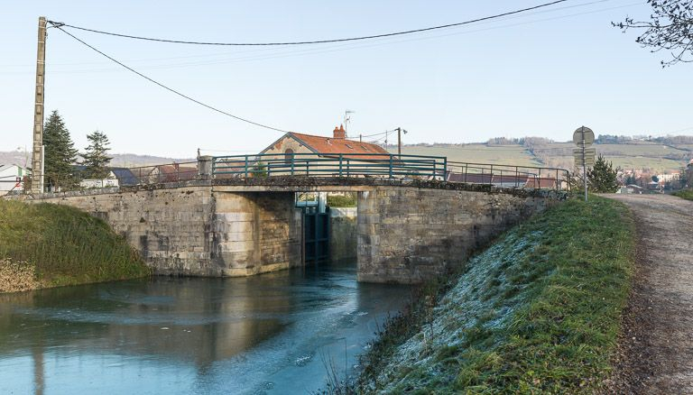 Vue d'aval. © Pierre-Marie Barbe-Richaud / Région Bourgogne-Franche-Comté, Inventaire du patrimoine - 2013