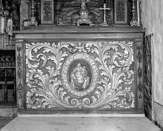Autel latéral droit ; devant d'autel © Yves Sancey / Région Bourgogne-Franche-Comté, Inventaire du patrimoine - 1974