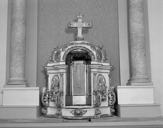 Maître-autel : tabernacle ouvert. © Yves Sancey / Région Bourgogne-Franche-Comté, Inventaire du patrimoine - 1975