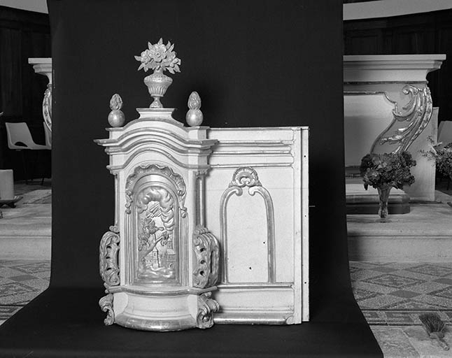 Maître-autel : tabernacle aile droite. © Yves Sancey / Région Bourgogne-Franche-Comté, Inventaire du patrimoine - 1975