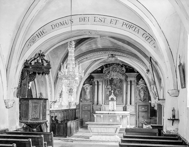 Vue du choeur depuis la nef. © Yves Sancey / Région Bourgogne-Franche-Comté, Inventaire du patrimoine - 1975