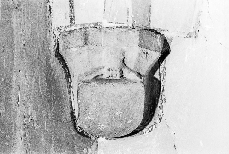 Culot (main). © Yves Sancey / Région Bourgogne-Franche-Comté, Inventaire du patrimoine - 1975