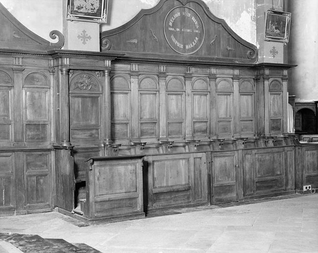 Lambris et stalles du mur sud du choeur. © Yves Sancey / Région Bourgogne-Franche-Comté, Inventaire du patrimoine - 1975