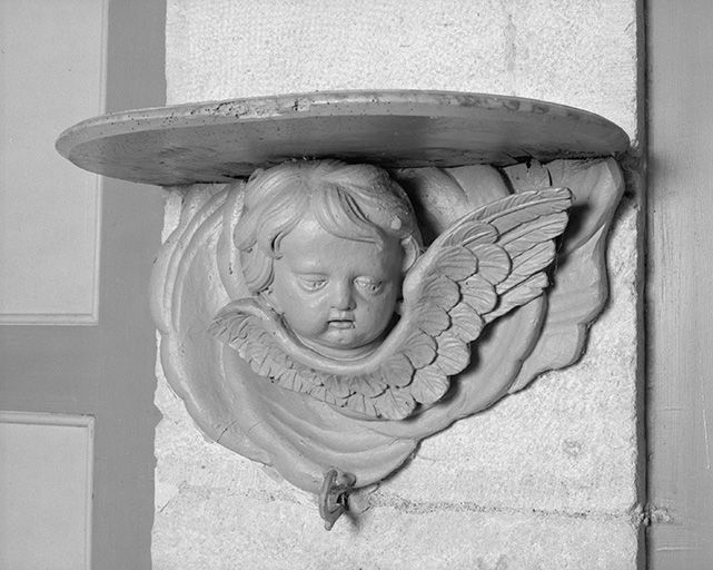 Console avec tête d'angelot ailé. © Yves Sancey / Région Bourgogne-Franche-Comté, Inventaire du patrimoine - 1975