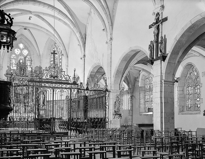 Intérieur : élévation droite vue depuis la nef . © Yves Sancey / Région Bourgogne-Franche-Comté, Inventaire du patrimoine - 1976