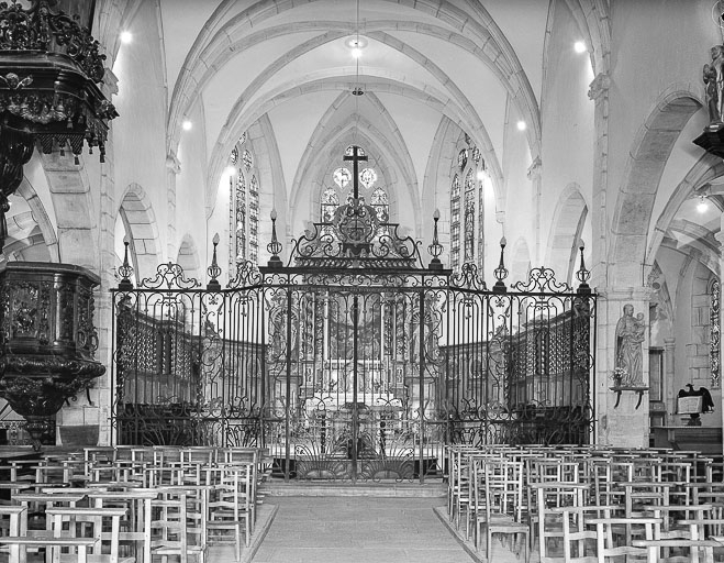 Intérieur : choeur vu de la nef. © Yves Sancey / Région Bourgogne-Franche-Comté, Inventaire du patrimoine - 1976