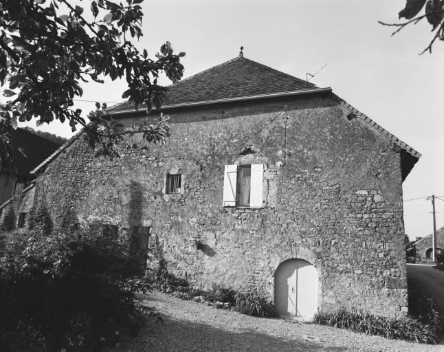 Façade latérale gauche. © Dominique Dominguez / Région Bourgogne-Franche-Comté, Inventaire du patrimoine - 1980