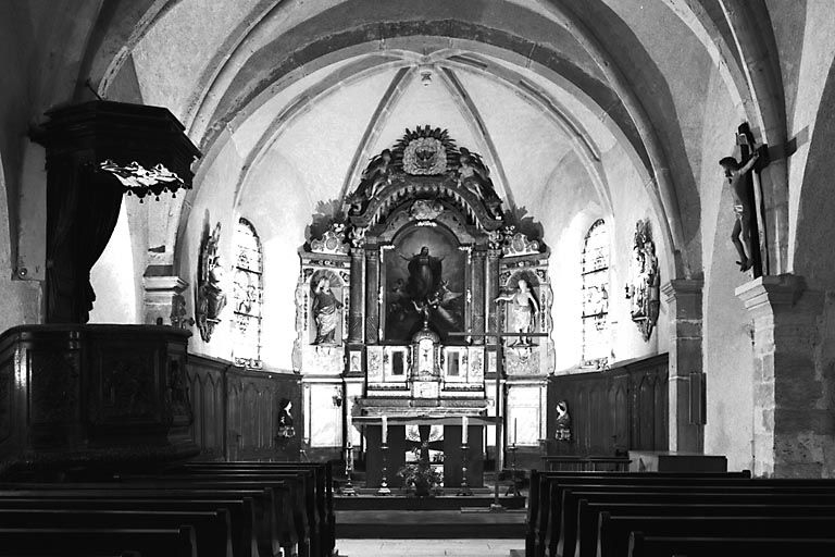 Vue de la nef et du choeur depuis l'entrée. © Yves Sancey / Région Bourgogne-Franche-Comté, Inventaire du patrimoine - 1981