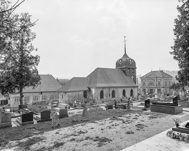 Vue d'ensemble depuis le cimetière. © Yves Sancey / Région Bourgogne-Franche-Comté, Inventaire du patrimoine - 1981