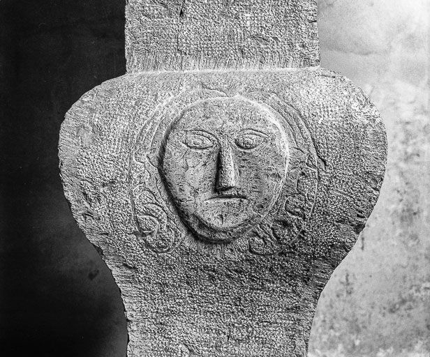 Détail culot : soleil. © Yves Sancey / Région Bourgogne-Franche-Comté, Inventaire du patrimoine - 1982