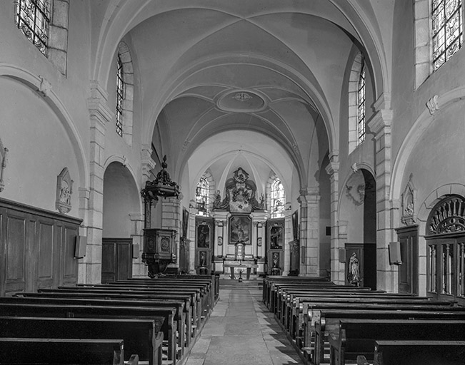 Intérieur : nef et choeur. © Yves Sancey / Région Bourgogne-Franche-Comté, Inventaire du patrimoine - 1982