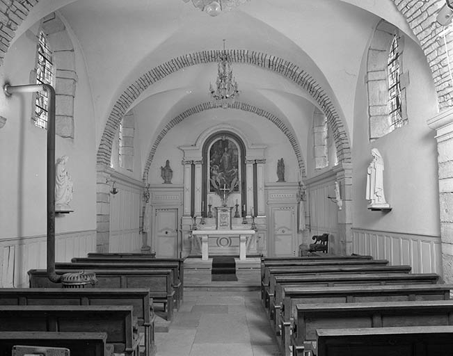 Intérieur : nef et choeur. © Yves Sancey / Région Bourgogne-Franche-Comté, Inventaire du patrimoine - 1982