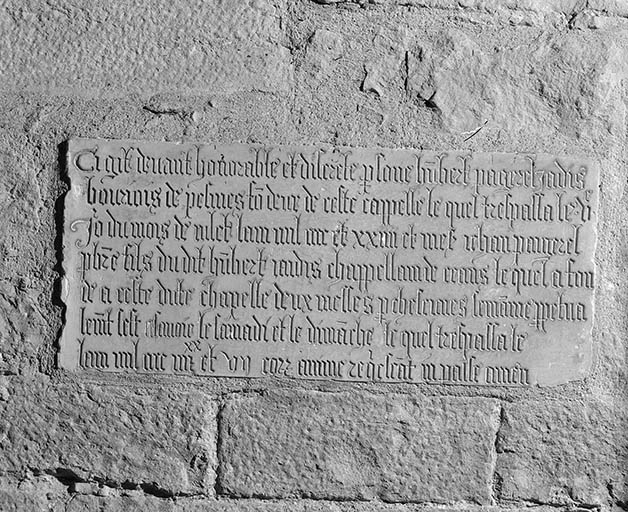 Intérieur : détail d'une inscription située dans la 2e travée du bas-côté droit. © Yves Sancey / Région Bourgogne-Franche-Comté, Inventaire du patrimoine - 1982
