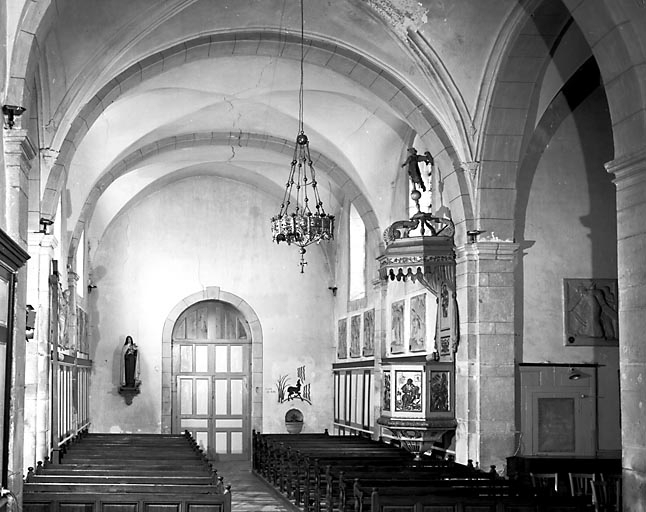 Vue de la nef depuis le choeur. © Yves Sancey / Région Bourgogne-Franche-Comté, Inventaire du patrimoine - 1983