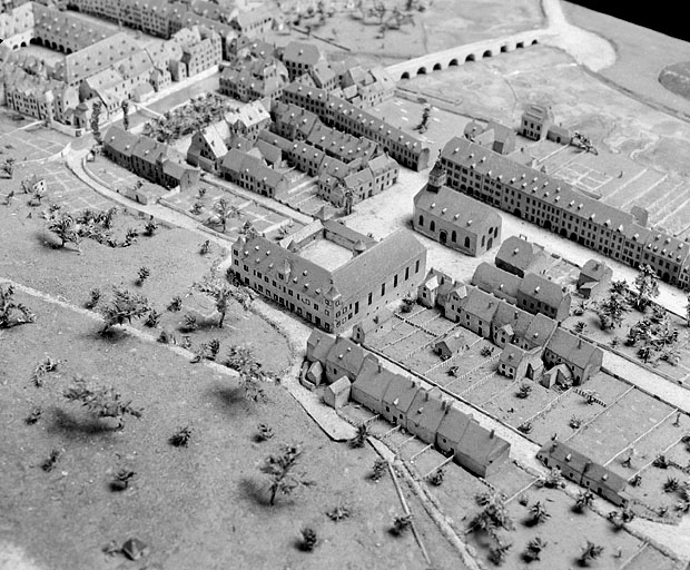 Vue d'ensemble [Université] (après les transformations de 1820-1822), 1823-1826. Extrait du plan-relief de 1823-1826, par R.G.I. Wild, échelle 1:1000 (conservé au Musée historique du Vieux Montbéliard). © Yves Sancey / Région Bourgogne-Franche-Comté, Inventaire du patrimoine - 1986