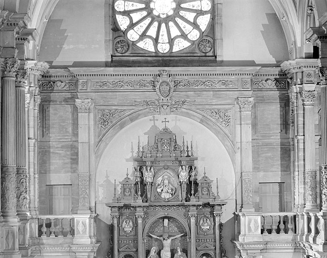 Vue d'ensemble du couronnement, face. © Jérôme Mongreville / Région Bourgogne-Franche-Comté, Inventaire du patrimoine - 1987