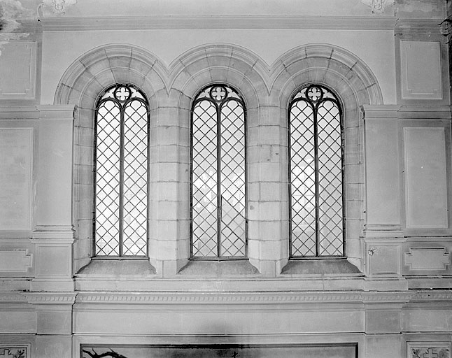 Fenêtres du croisillon droit du transept. © Jérôme Mongreville / Région Bourgogne-Franche-Comté, Inventaire du patrimoine - 1987