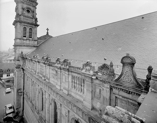 Couronnement de la nef, côté nord. © Jérôme Mongreville / Région Bourgogne-Franche-Comté, Inventaire du patrimoine - 1988