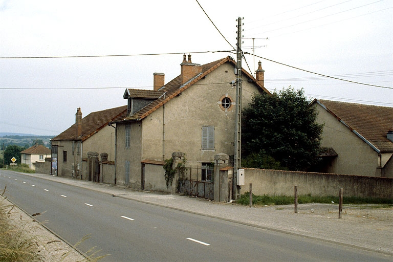 Vue d'ensemble depuis le village. © Laurent Poupard / Région Bourgogne-Franche-Comté, Inventaire du patrimoine - 1988