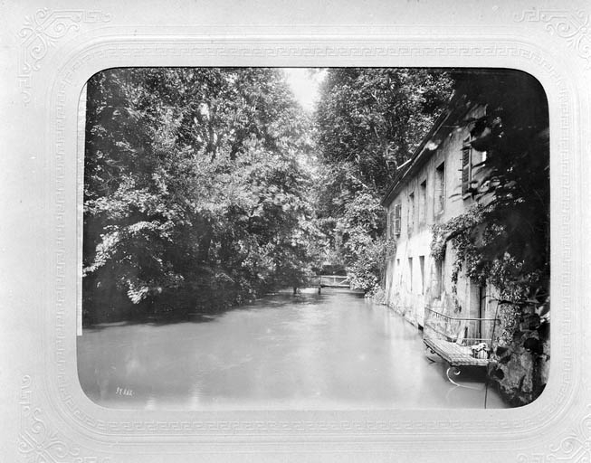 Canal et logement patronal, à la fin du 19e siècle. © Yves  Sancey (reproduction) / Région Bourgogne-Franche-Comté, Inventaire du patrimoine - 1988