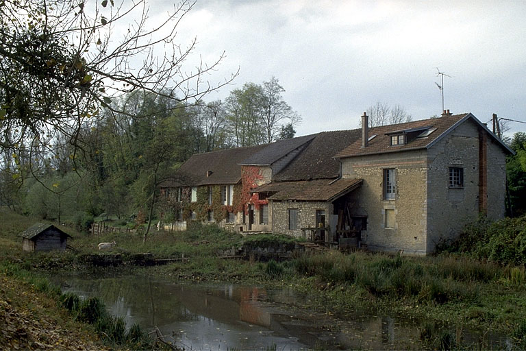 Vue d'ensemble, depuis le nord. © Laurent Poupard / Région Bourgogne-Franche-Comté, Inventaire du patrimoine - 1988
