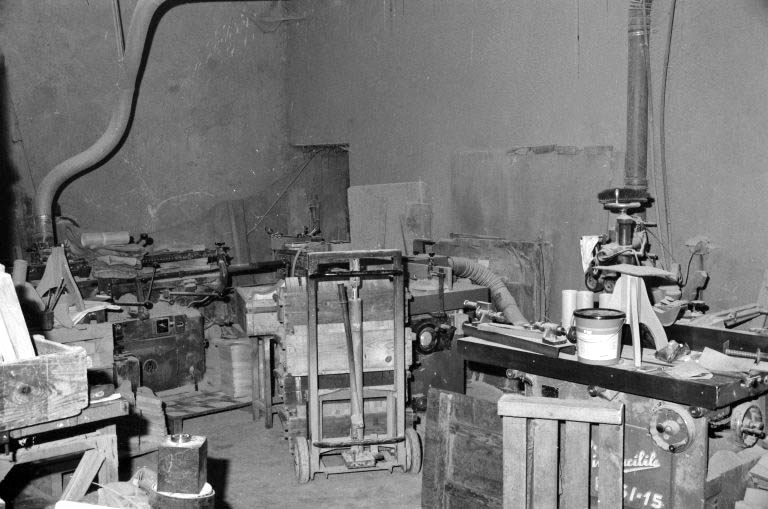 Intérieur de l'atelier de tournerie. © Laurent Poupard / Région Bourgogne-Franche-Comté, Inventaire du patrimoine - 1988