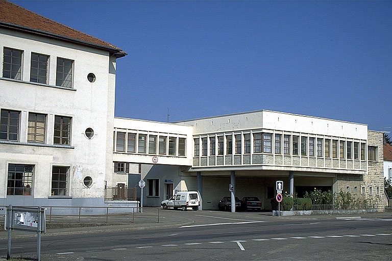 Usine 1 : le bureau (A) vu de trois quarts gauche. © Laurent Poupard / Région Bourgogne-Franche-Comté, Inventaire du patrimoine - 1989