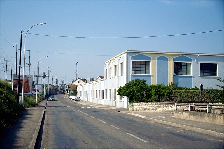 Usine 2, vue de trois quarts droit. © Laurent Poupard / Région Bourgogne-Franche-Comté, Inventaire du patrimoine - 1989