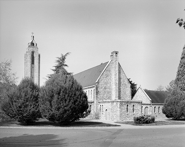 Le chevet, vu de trois quarts. © Yves Sancey / Région Bourgogne-Franche-Comté, Inventaire du patrimoine - 1989