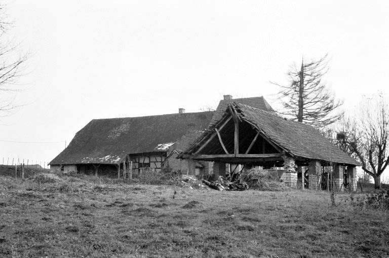 Etable et halle de séchage (D), depuis l'ouest. © Laurent Poupard / Région Bourgogne-Franche-Comté, Inventaire du patrimoine - 1989