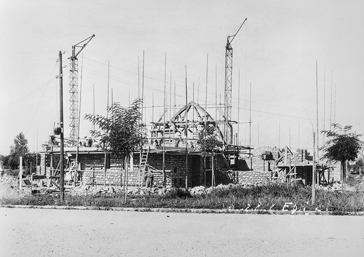 Travaux de construction de l'église, vue du nord-est. © Jérôme  Mongreville (reproduction), Charnotet / Région Bourgogne-Franche-Comté, Inventaire du patrimoine - 1990