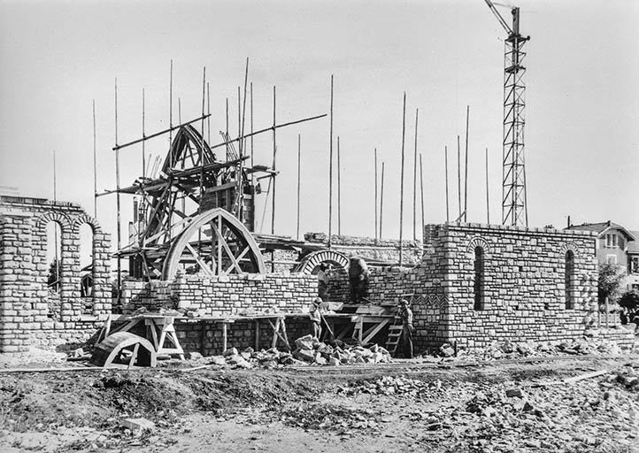 Travaux de construction de l'église, le chevet. © Jérôme  Mongreville (reproduction), Charnotet / Région Bourgogne-Franche-Comté, Inventaire du patrimoine - 1990