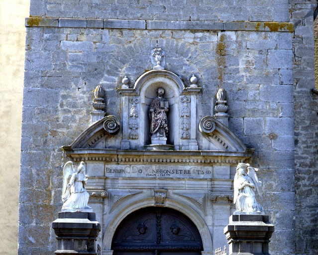 Portail avec la statue de saint Pierre. © Yves Sancey / Région Bourgogne-Franche-Comté, Inventaire du patrimoine - 1990