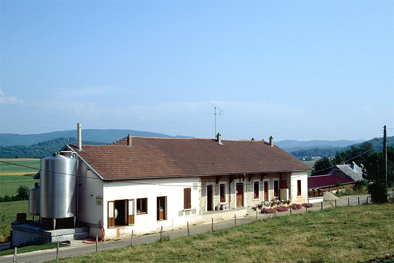 Façade antérieure de la fromagerie. © Laurent Poupard / Région Bourgogne-Franche-Comté, Inventaire du patrimoine - 1992