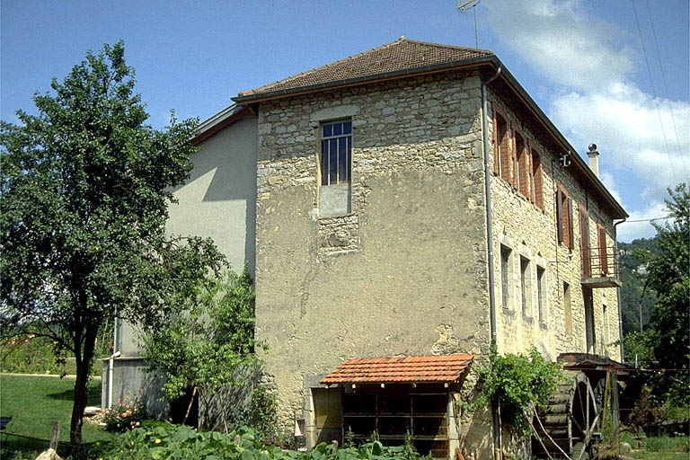 Façades postérieure et latérale droite. © Laurent Poupard / Région Bourgogne-Franche-Comté, Inventaire du patrimoine - 1992