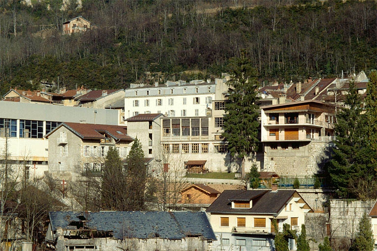 Vue d'ensemble depuis l'ouest. © Laurent Poupard / Région Bourgogne-Franche-Comté, Inventaire du patrimoine - 1992