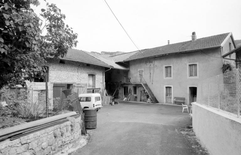 Vue d'ensemble, depuis l'entrée. © Laurent Poupard / Région Bourgogne-Franche-Comté, Inventaire du patrimoine - 1993