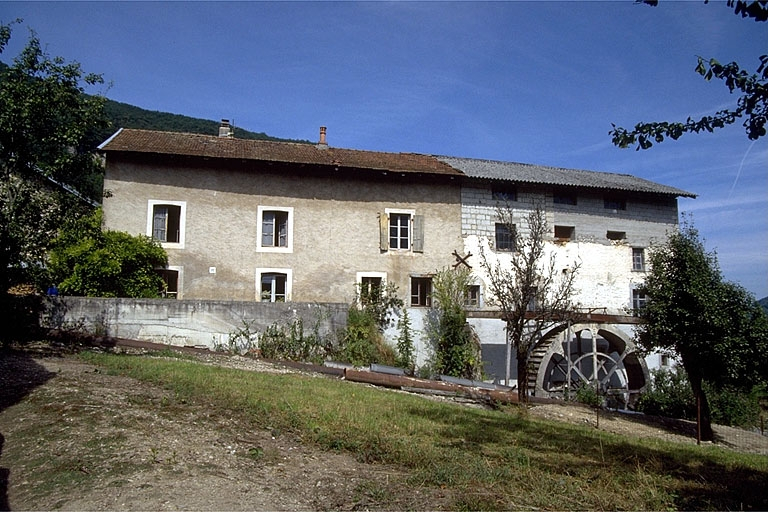 Façade postérieure du logement et de l'atelier de fabrication. © Laurent Poupard / Région Bourgogne-Franche-Comté, Inventaire du patrimoine - 1993