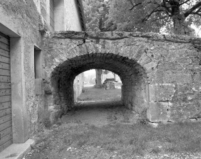 Détail du pont de grange sur la façade postérieure. © Jérôme Mongreville / Région Bourgogne-Franche-Comté, Inventaire du patrimoine - 1994