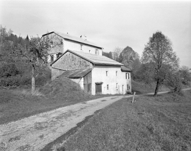 Façade postérieure et face droite. © Jérôme Mongreville / Région Bourgogne-Franche-Comté, Inventaire du patrimoine - 1994